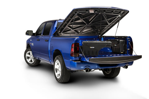 UnderCover 99-06 Chevy Silverado 1500-3500 HD (07 Classic) Drivers Side Swing Case - Black Smooth - SC101D