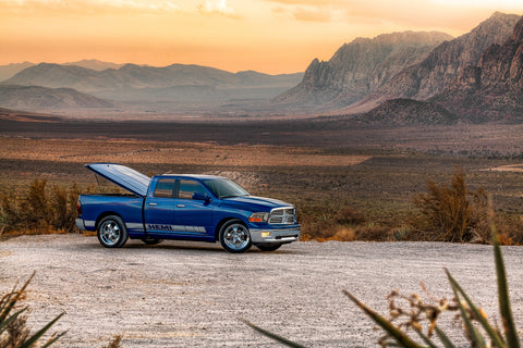 UnderCover 19-20 Chevy Silverado 1500 5.8ft Lux Bed Cover - North Sky Blue Metallic - UC1176L-GA0