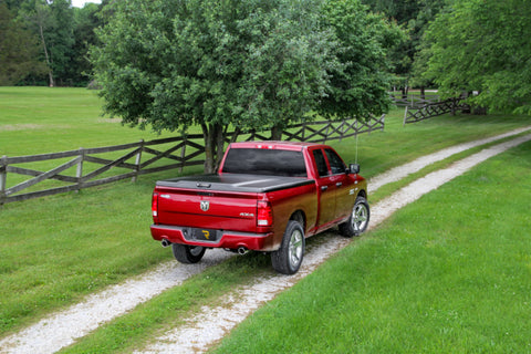 UnderCover 14-20 Toyota Tundra 5.5ft Elite Bed Cover - Black Textured - UC4118